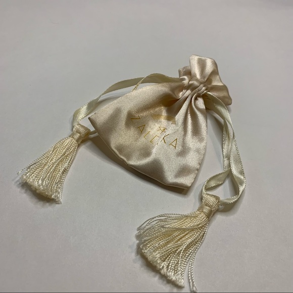 Zaleska Pendant - Picture 7 of 8